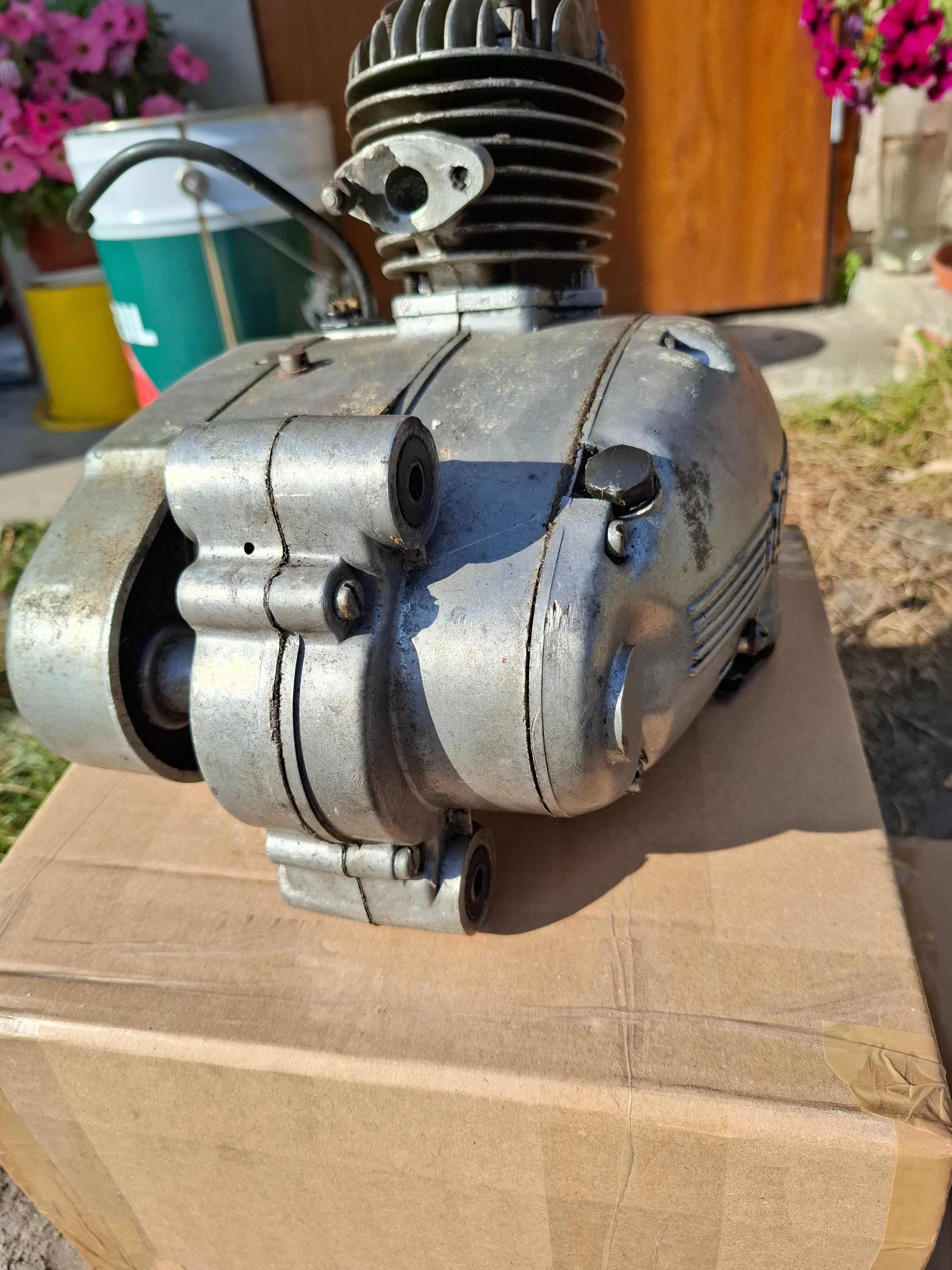 Silnik komar S 38   025 biegi w nodze używany.
