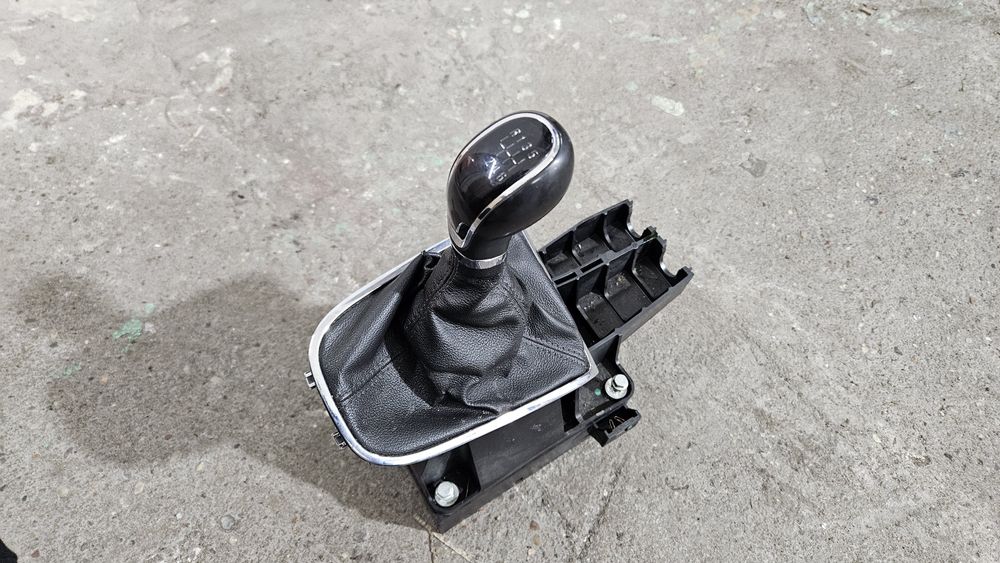 Wybierak lewarek mechanizm gałka mieszek zmiany biegów opel Astra j IV