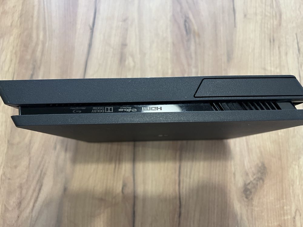 PS4 Slim 500GB + pad