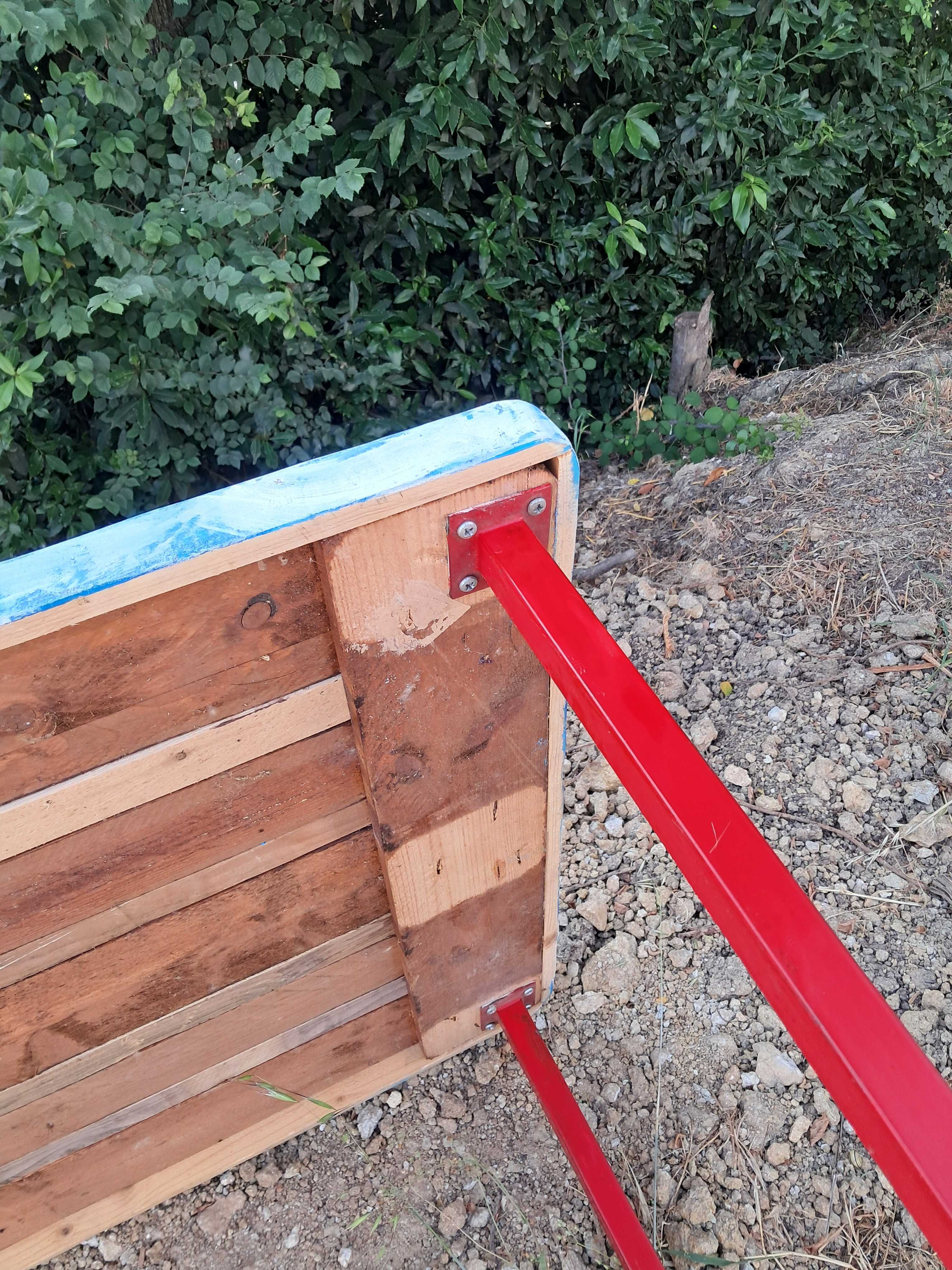 Mesa artesanal em madeira