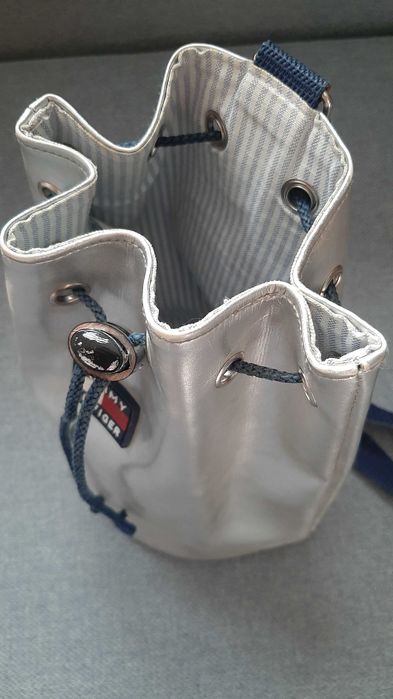 Torebka worek Tommy Hilfiger srebrna szara