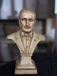 Busto de G. Puccini
