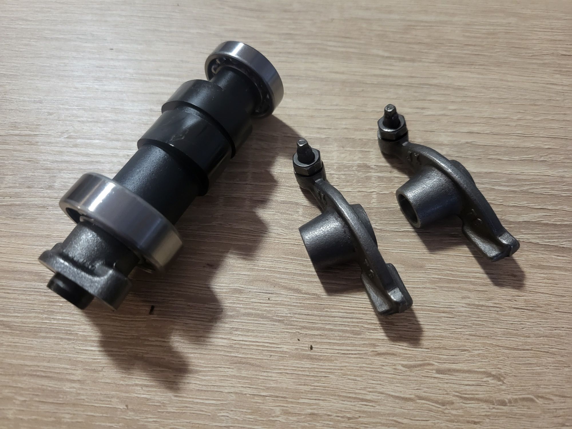 Wałek rozrządu dzwigienki zaworowe honda cbr 125