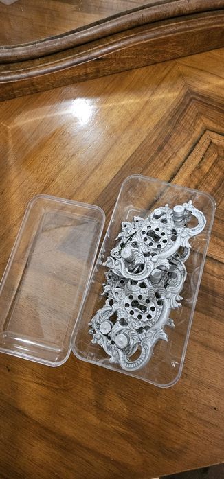 Toucador Queen Anne com banqueta.