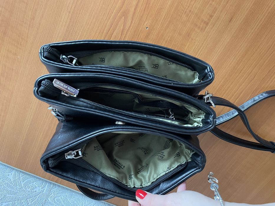 Жіноча чорна сумка