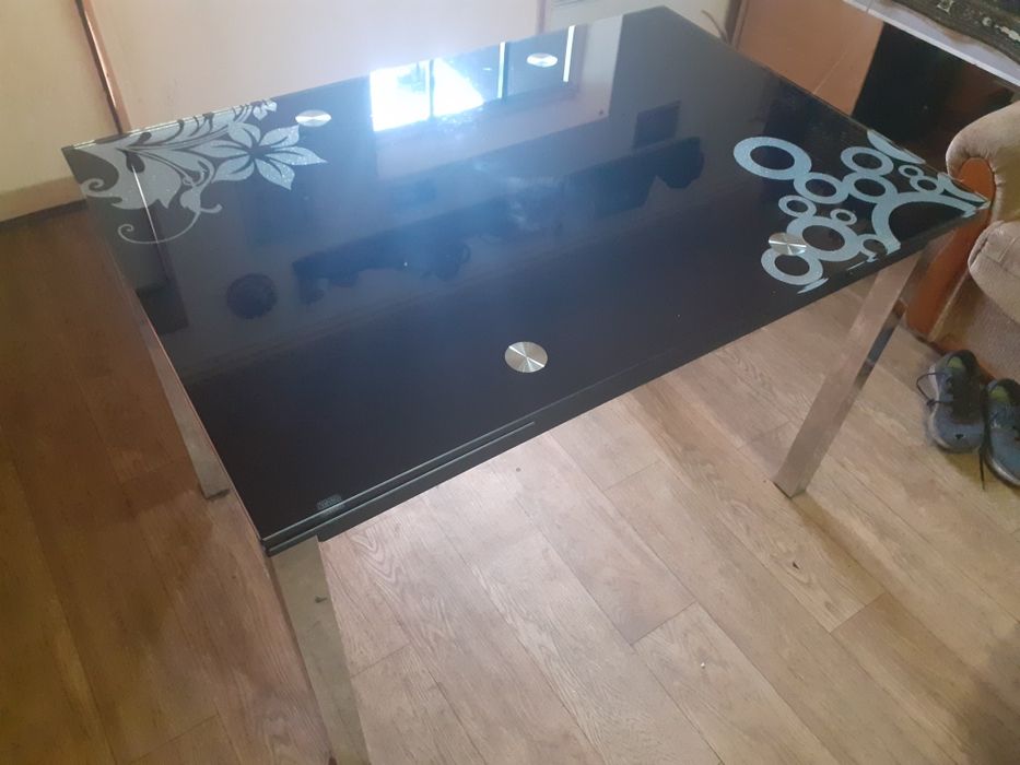 Стіл розкладний скляний