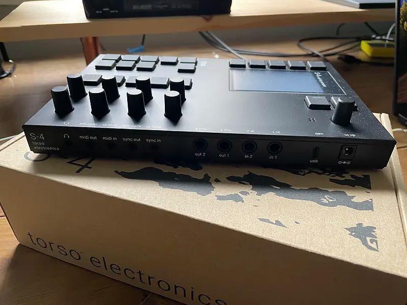 Семплер Torso Electronics S-4
