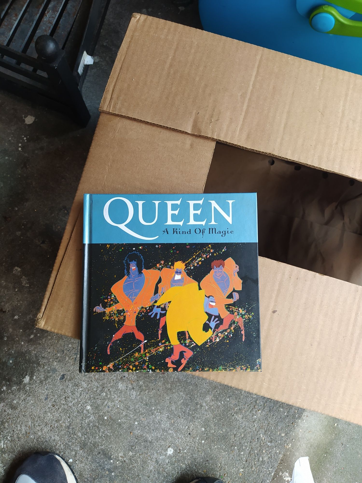 Livro edição comemorativa dos Queen