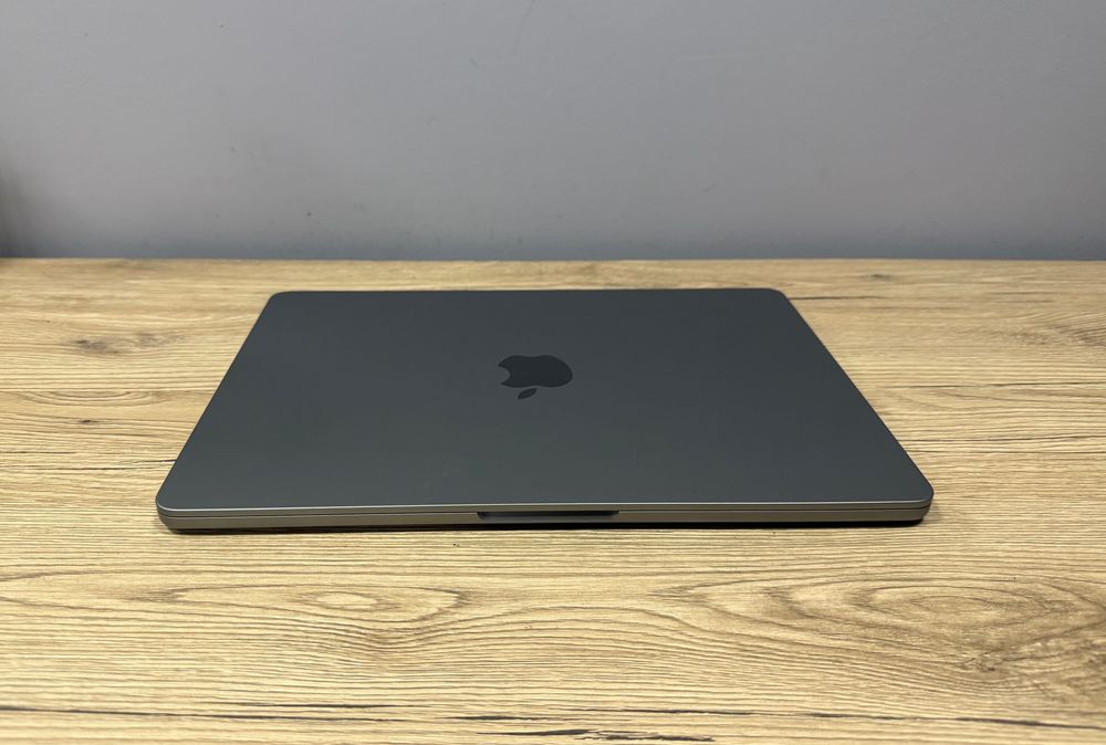 MacBook AIR 13 M2/8 CPU/ 8 GPU/8 Ram/ 256 Space Gray