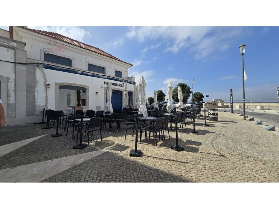 Arrendamento com trespasse de espaço comercial em Alcochete