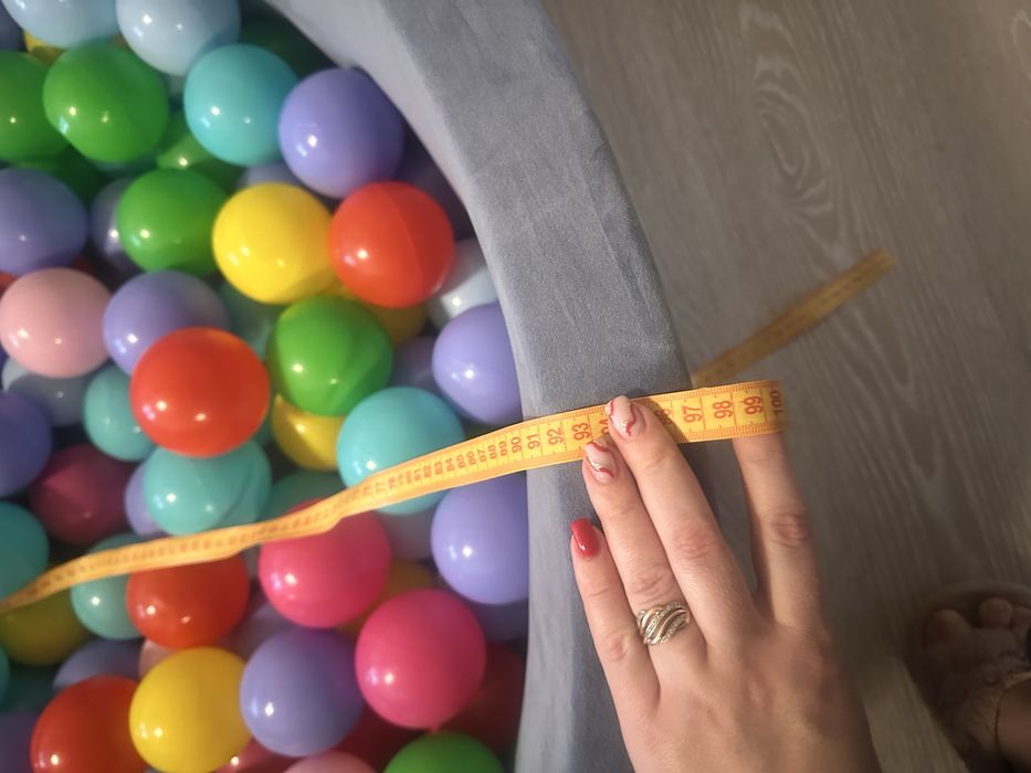 Сухий басейн із кульками