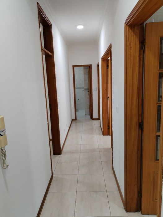 Apartamento T2 para arrendamento na Av. Das Amoreiras