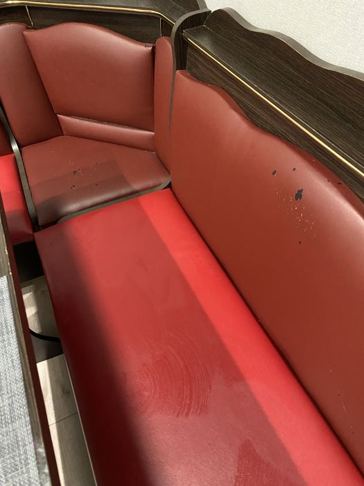 Кухонний куточок із столом