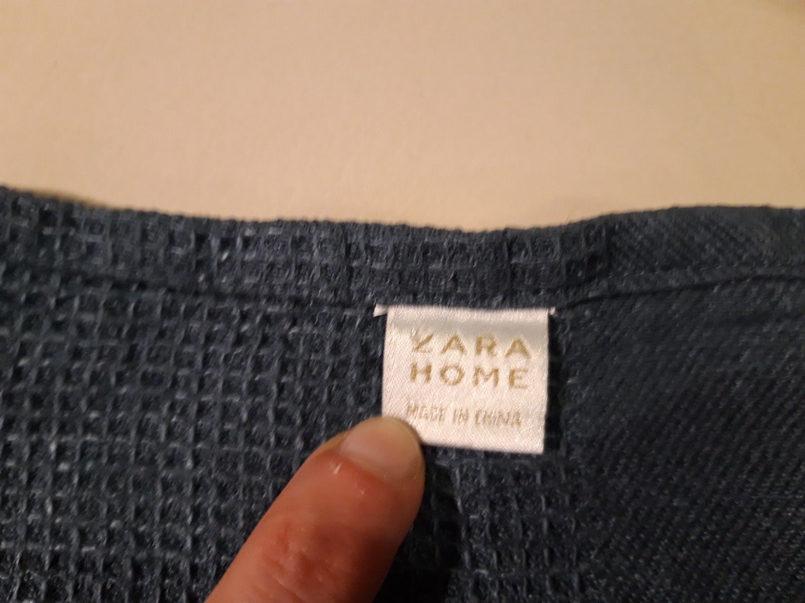 Conjunto da ZARA: toalha e dois guardanapos de pano de cor azul - NOVO