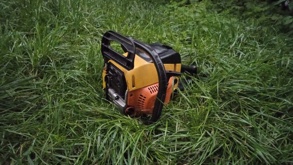 Продам бензопилу Срочно!!