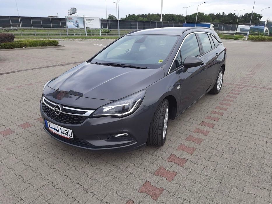 Opel Astra Bezwypadkowy i Bardzo zadbany Opel Astra K 2016 roku 1,6 CDTI