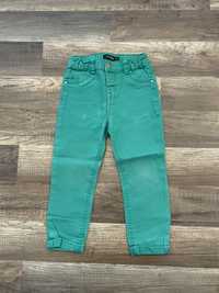 Zielone spodnie jeansy In extenso