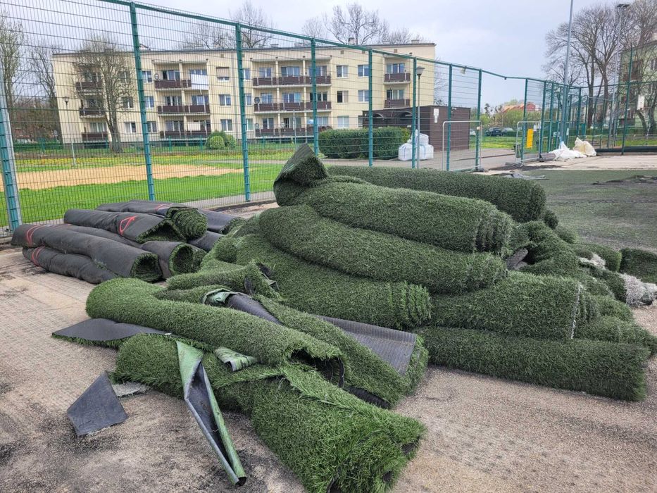Oddam za darmo trawę sztuczną - syntetyczną w małych kawałkach