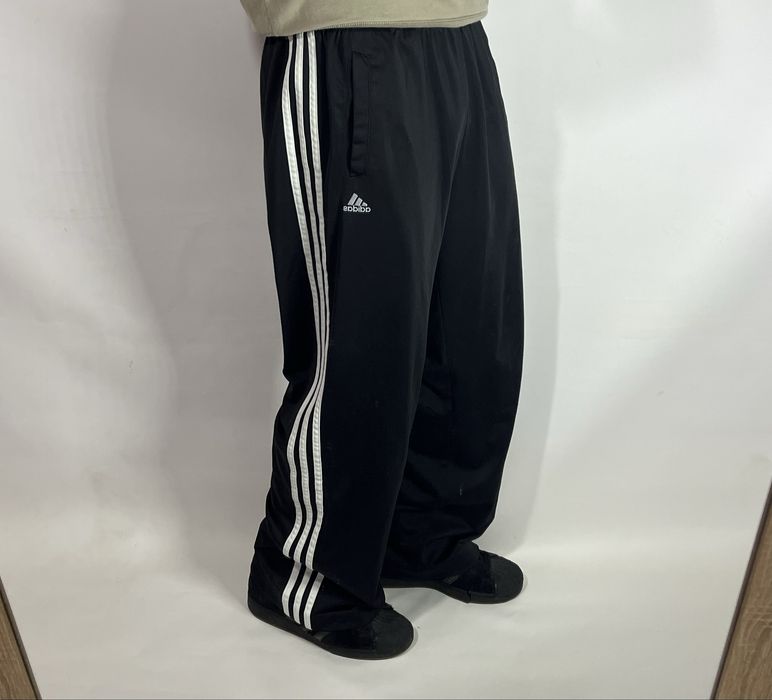 Широкі спортивні штани адідас adidas firebird y3 спортивки авангард