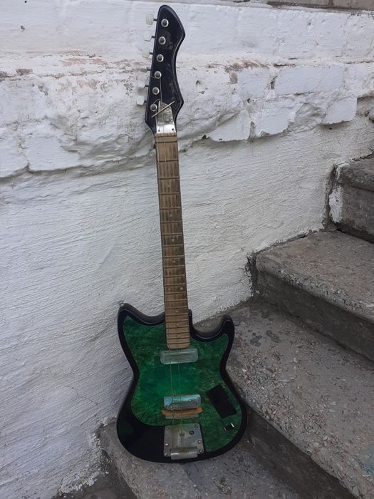 Продам електрогітару