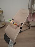 BABYBJORN - leżaczek BLISS MESH - Perłowy Różowy bujaczek beżowy