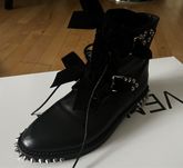 Buty z ćwiekami skórzane