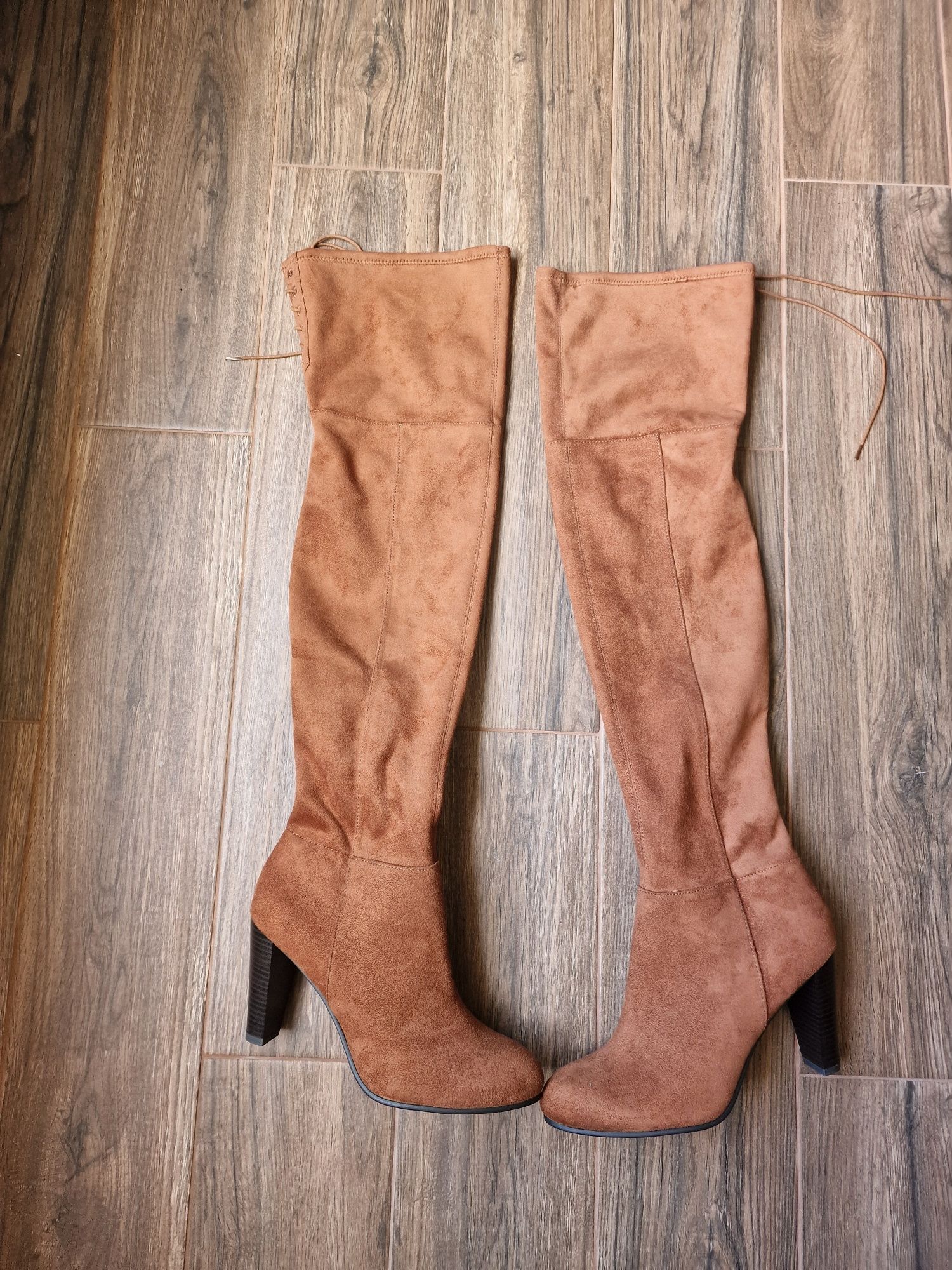 Botas cano alto camurça, tamanho 39