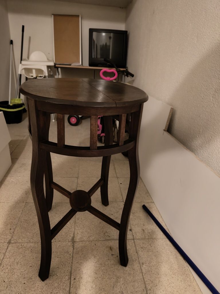 Mesa antiga de madeira