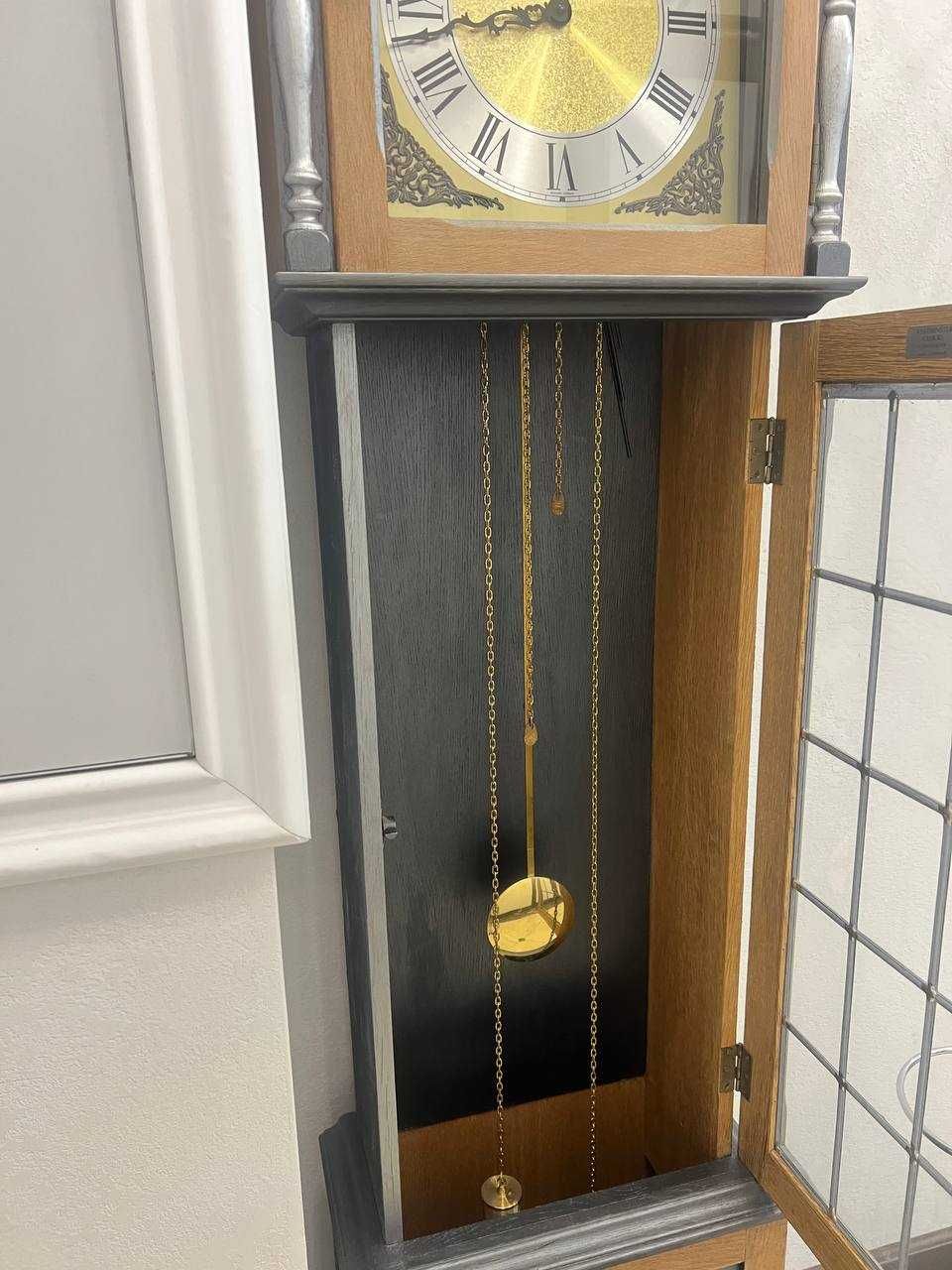 Напольные часы tempus fugit