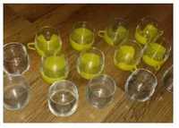 szklanki w koszyczkach ( uchwytach ) 8 sztuk szklanki vintage PRL loft