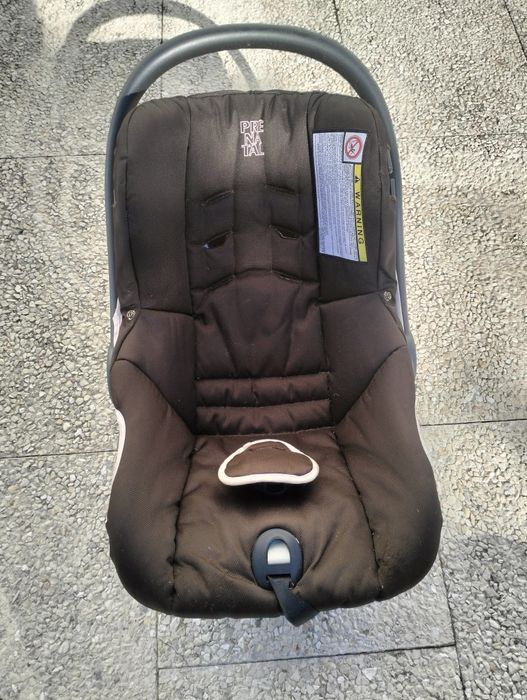 Cadeira para bebé para transportar no carro.