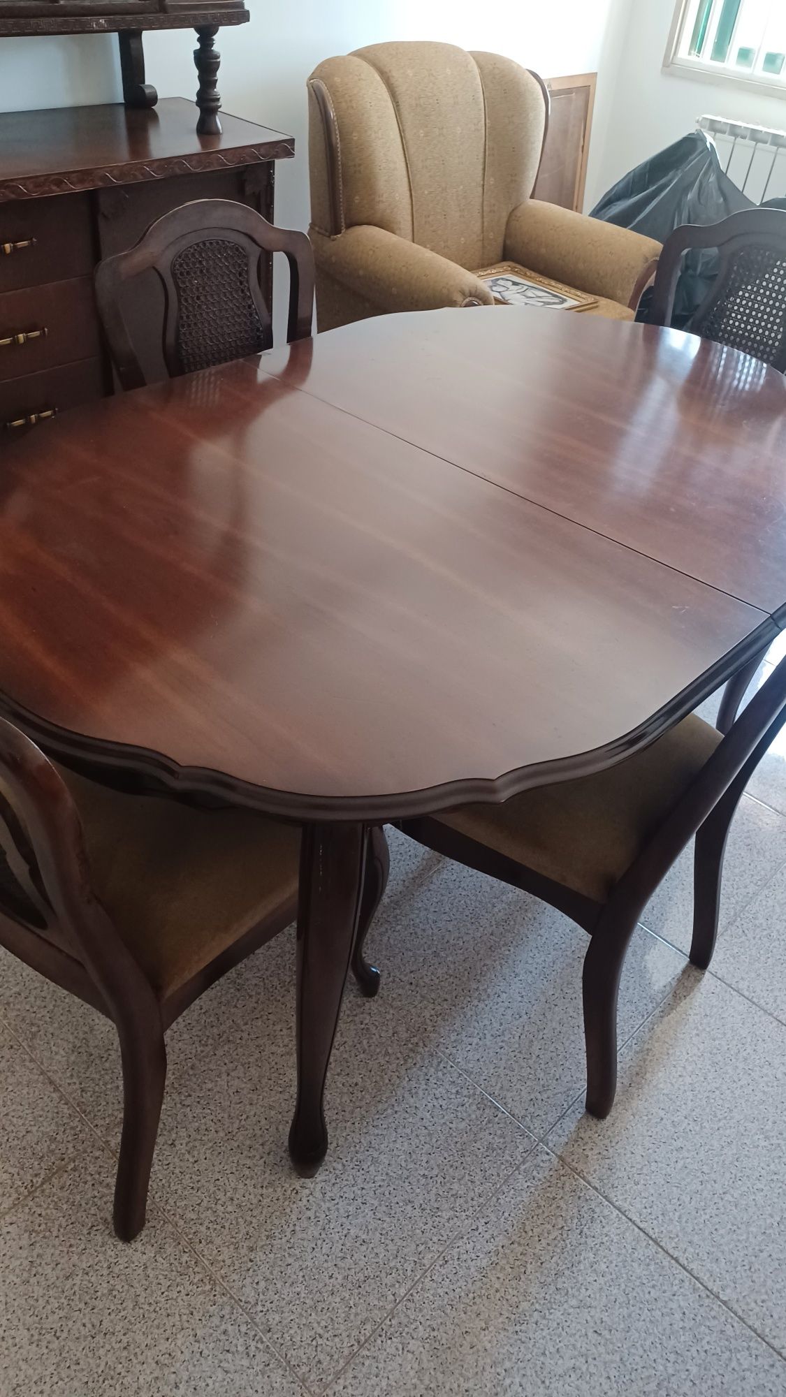 Mesa de sala e 4 cadeira