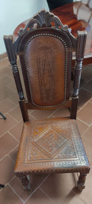 Conjunto de mesas e cadeira