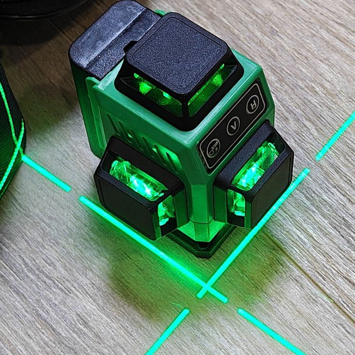 Лазерный уровень Hilda 4D.