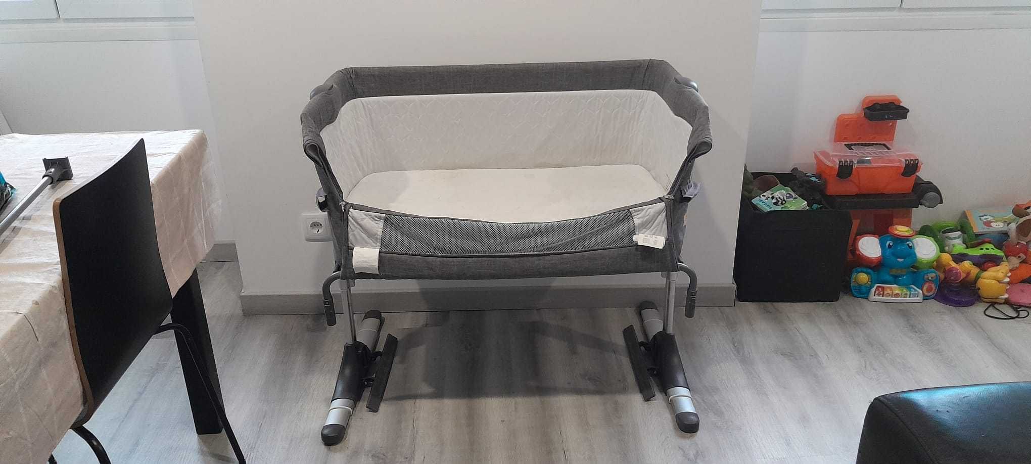 Cama de bebé com mosqueteira