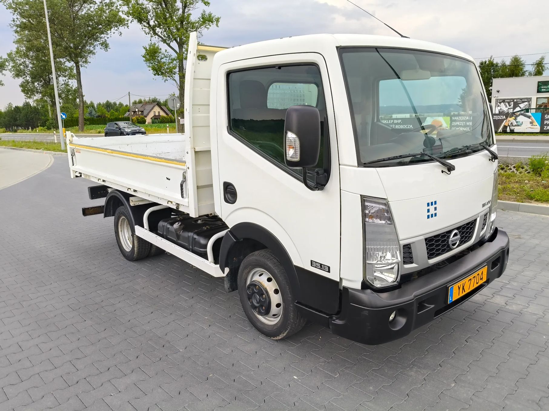 Nissan NT 400  CABSTAR  Nissan cabstar nt 400  wywrotka
