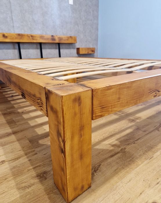 Łóżko drewniane (rama bez stelaża i materaca)