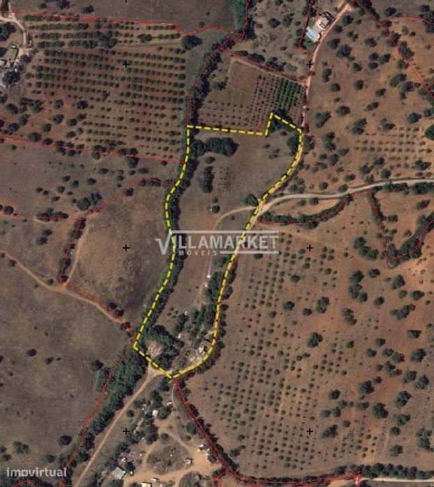 Terreno com ruínas em Albufeira, zona de Ferreiras .