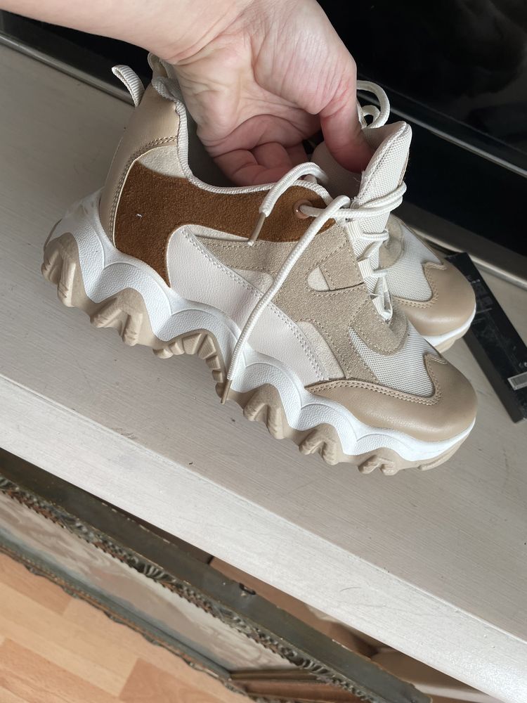Sneakersy rozmiar 40  koturny nowe beżowe wysokie