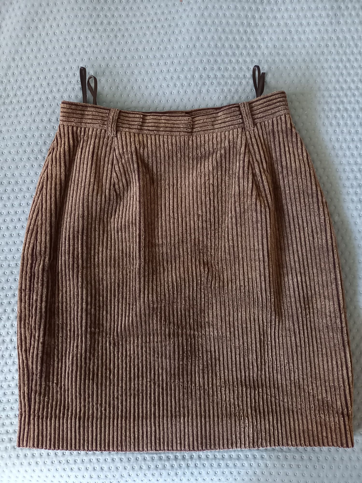 Sztruksowa spódnica mini czekoladowa