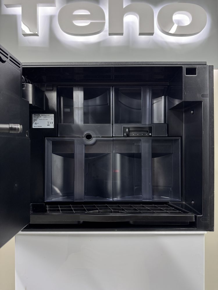 Кавомашина Miele CVA 6401, 15 бар, автоматичний капучінатор