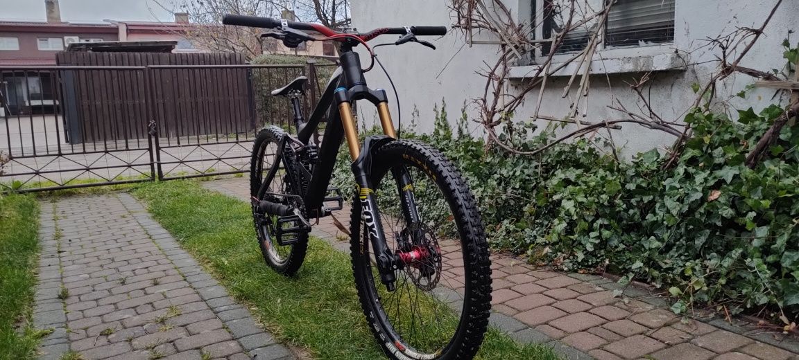 Mondraker Summum         (Demo 8 Session Trek Cube  Specialized Glory)