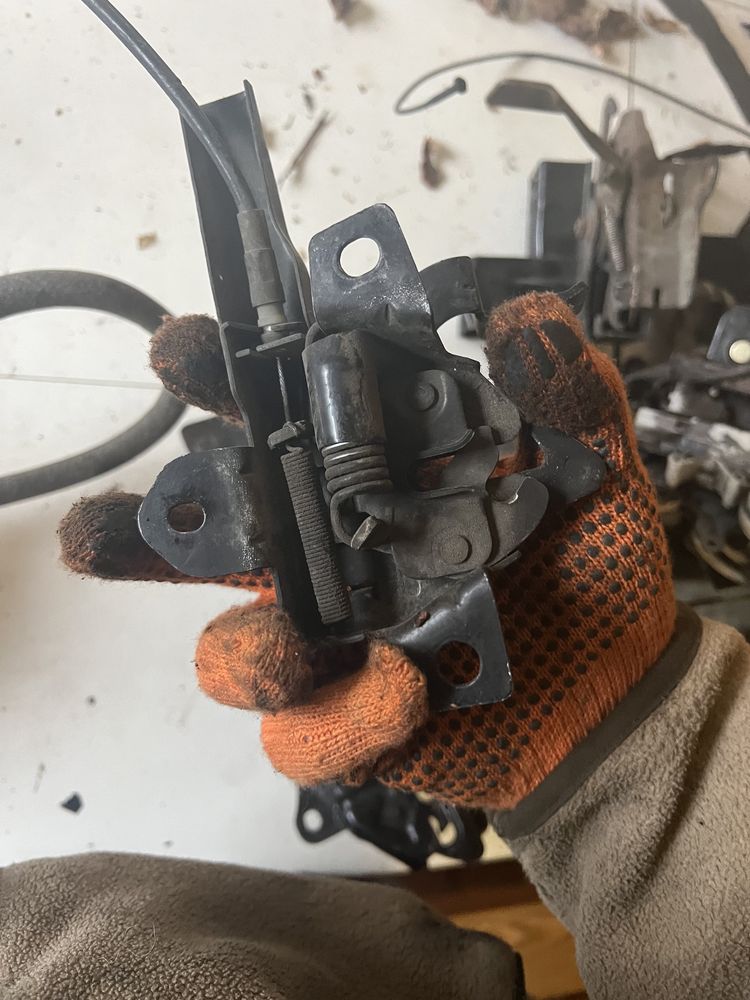 Замок капота mg 5 cross