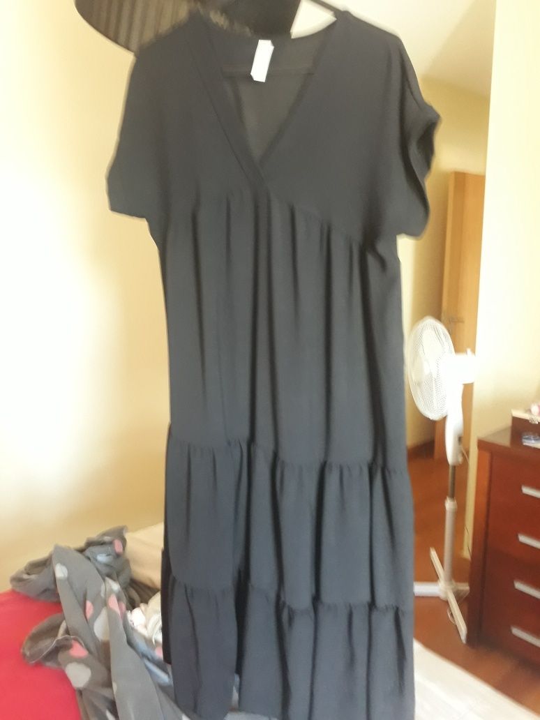 Vendo vestido usado uma vez  preto