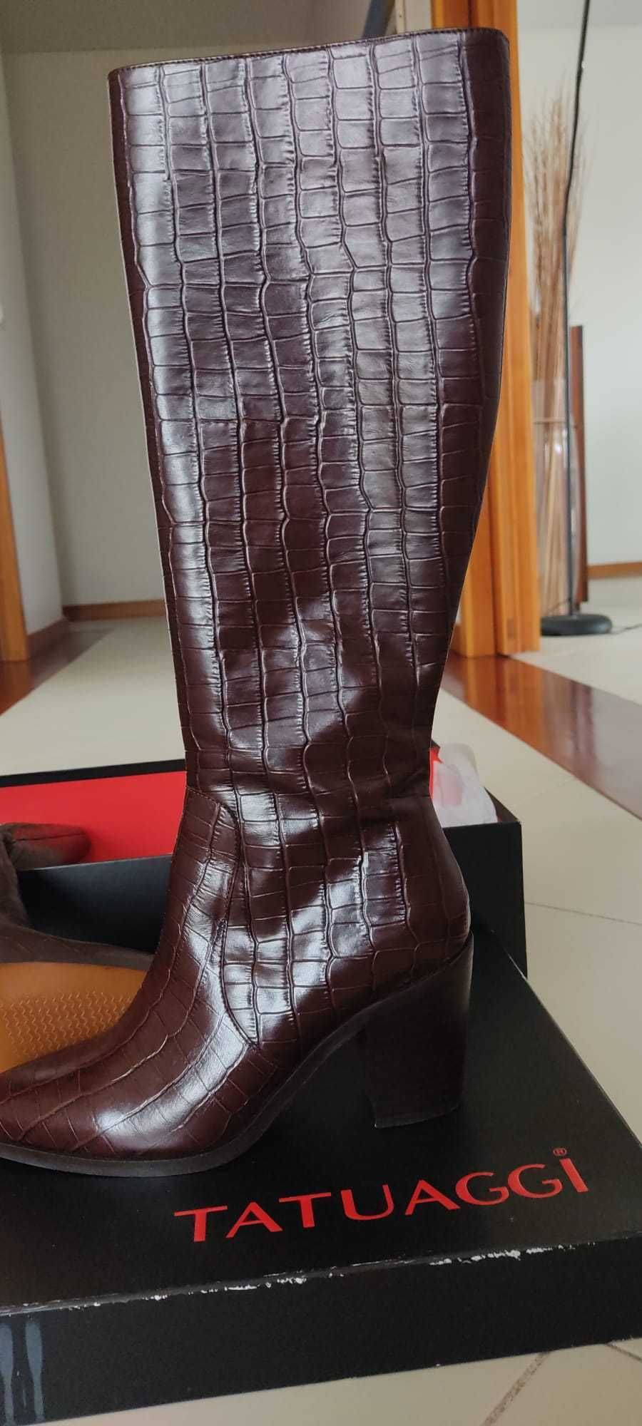 Botas de cano alto em pele com sola em couro n37. NOVAS