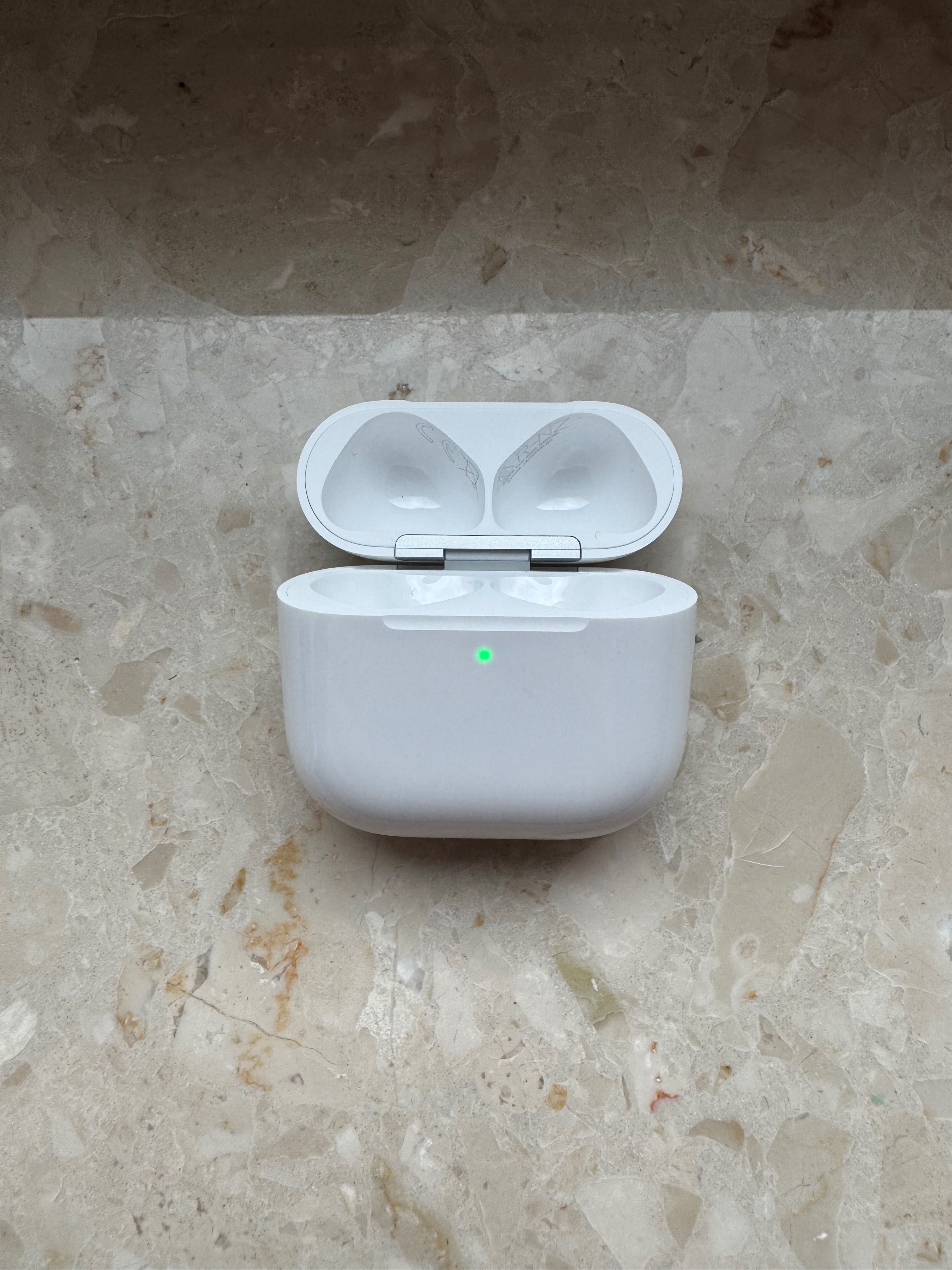 Apple AirPods 4 ANC Case Etui ładujące