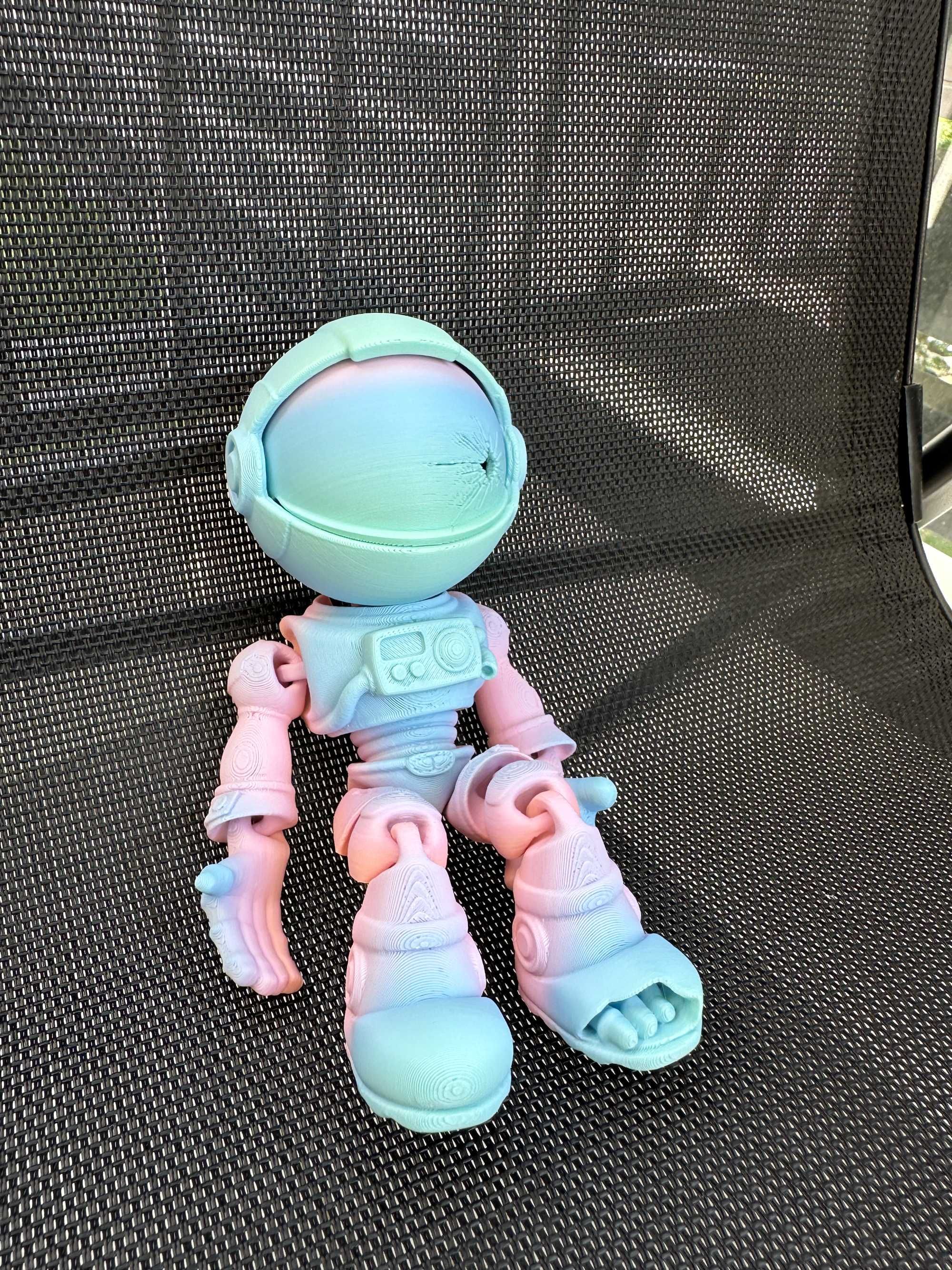Astronauta kosmita szkielet ruchoma figurka antystresowa 18 cm tiktok