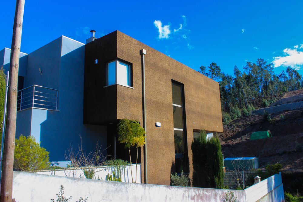 Aglomerado Negro de Cortiça na Construção