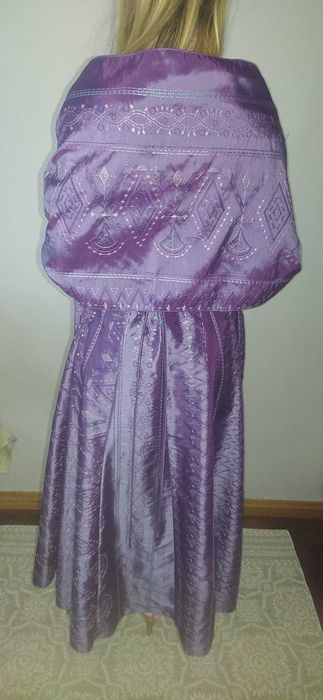 Vestido para cerimónia com echarpe