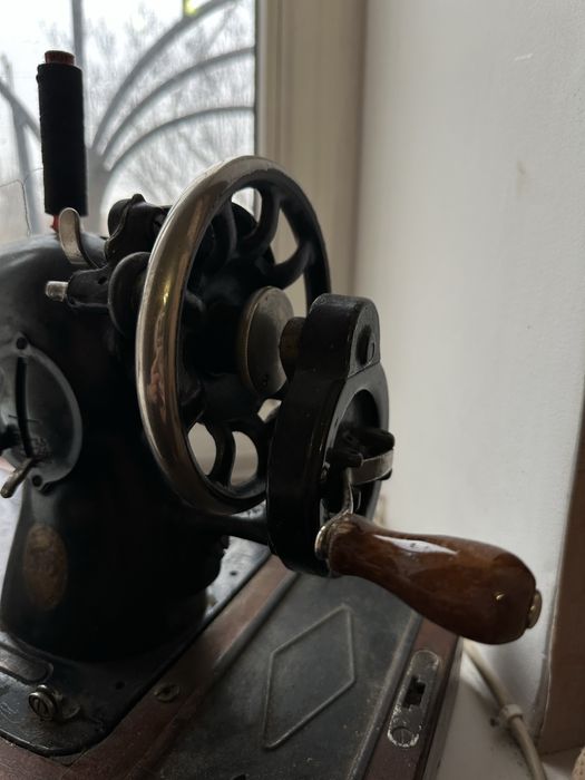 Антикварная! швейная машинка